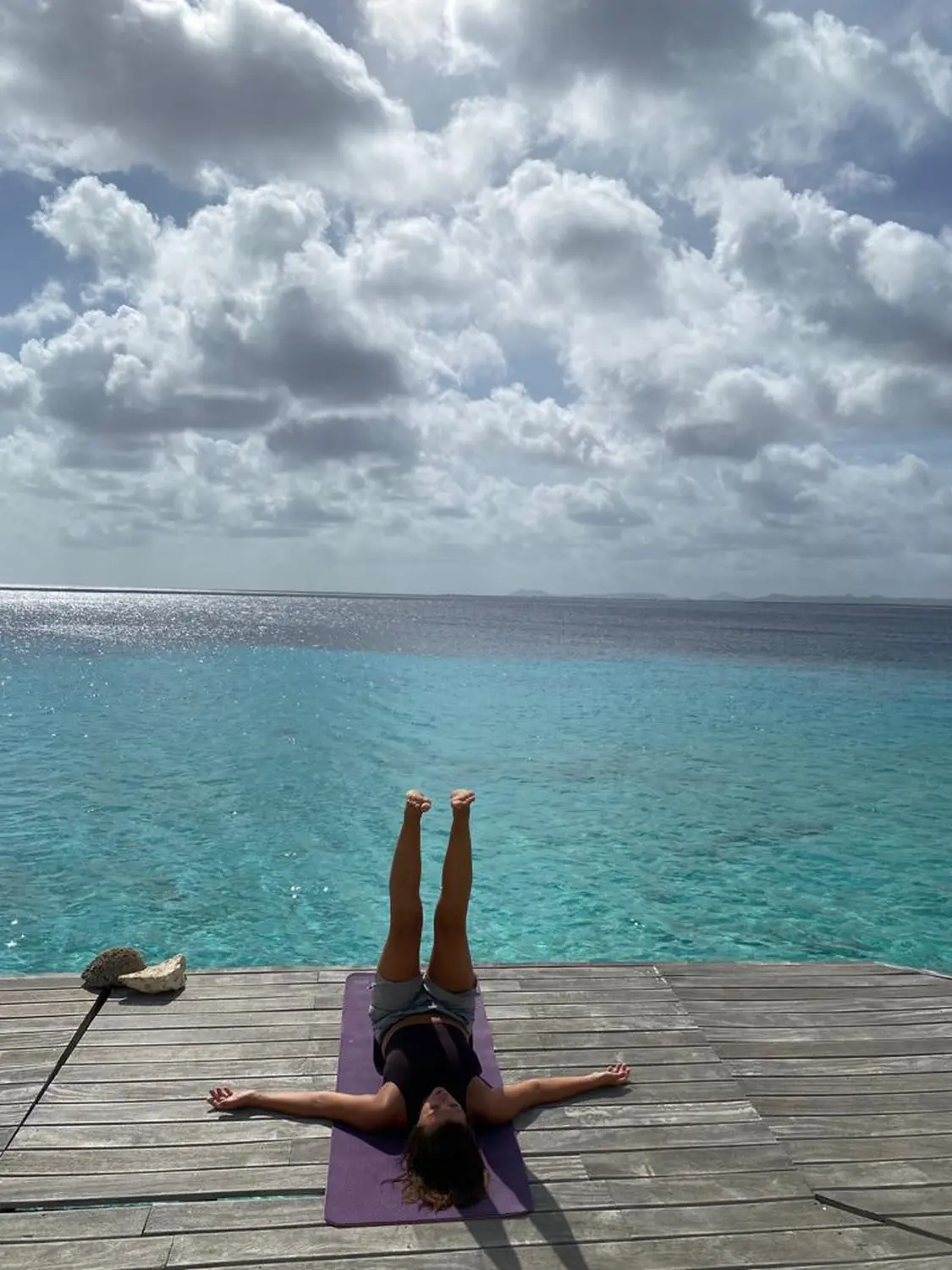 Frauen machen Yoga