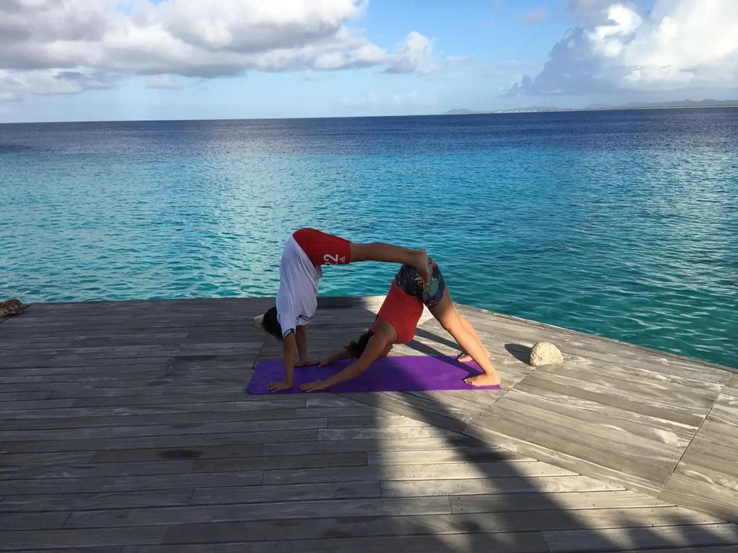 Frauen machen Yoga